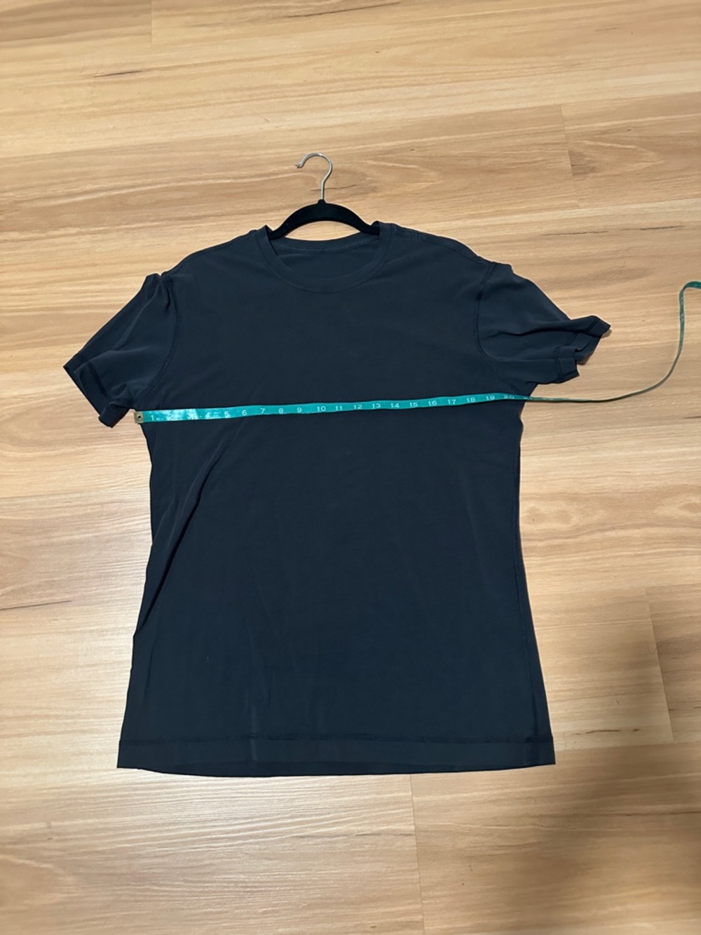 lululemon athletica Men's Black Short Sleeve Crew Tee - Classic Fit - Picture 3 of 3